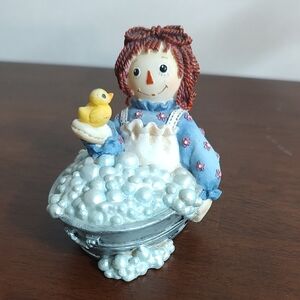 Raggedy Ann Bubble Bath Tub "Friends Like You Are Just Ducky" Numbered 99RA060